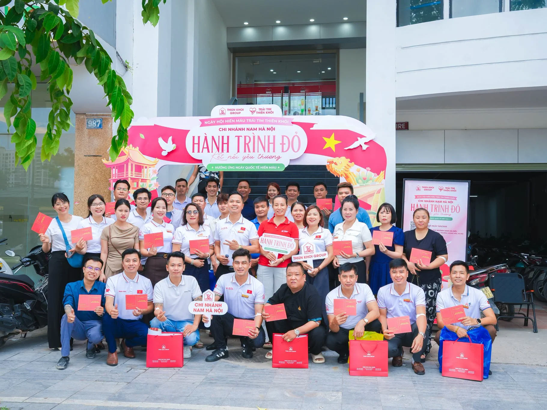 Buổi hiến máu tình nguyện được tổ chức hàng năm tại Tập đoàn Thiên Khôi.