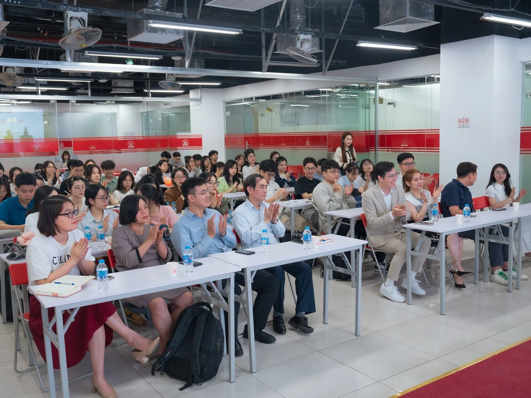 Hình ảnh một lớp đào tạo học viên của tập đoàn Thiên Khôi.